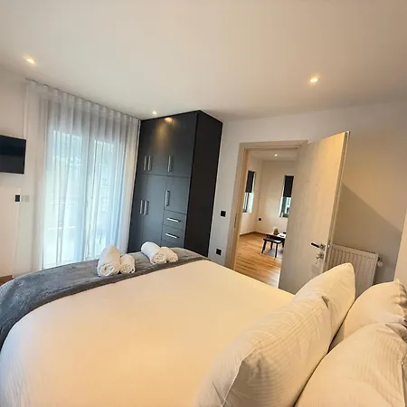 Oikies Kır Evi Ástros