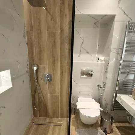 Oikies Kır Evi Ástros