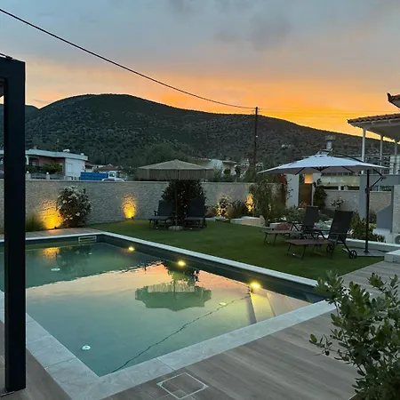 Oikies Kır Evi Ástros