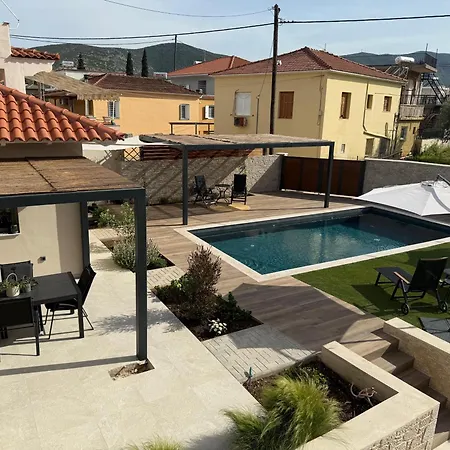 Oikies Kır Evi Ástros