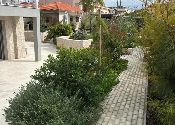 Landhuis Oikies Ástros